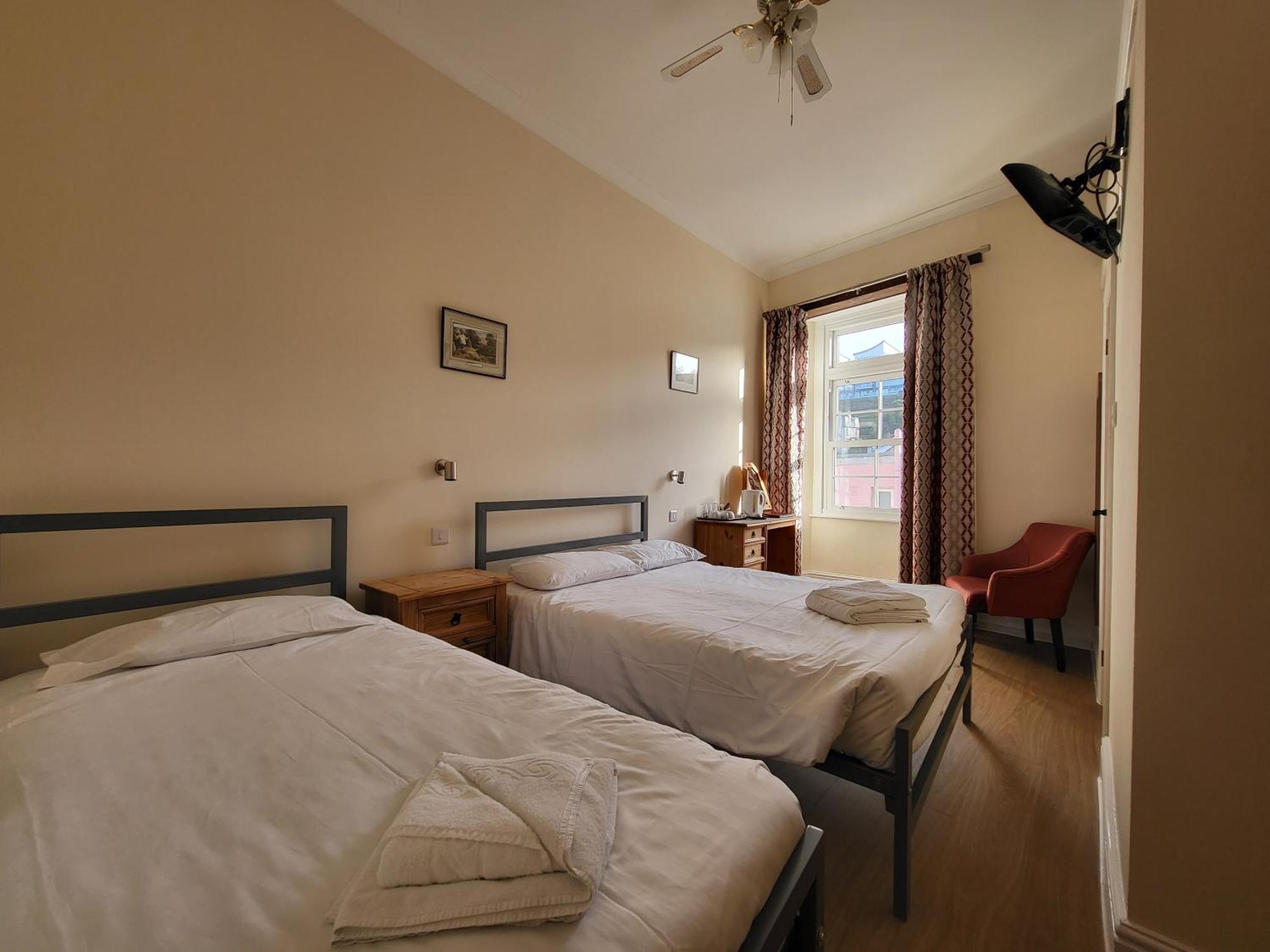 Royal Britannia Hotel Илфракомб Екстериор снимка